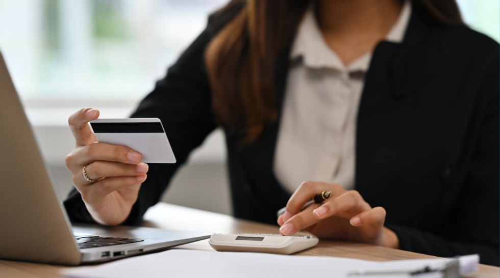 ¿Cuánto dinero puedo transferir a un familiar sin pagar impuestos?