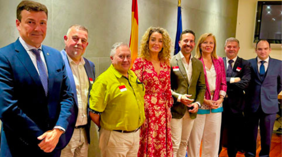 Valorian se reúne con representantes del grupo Parlamentario Popular