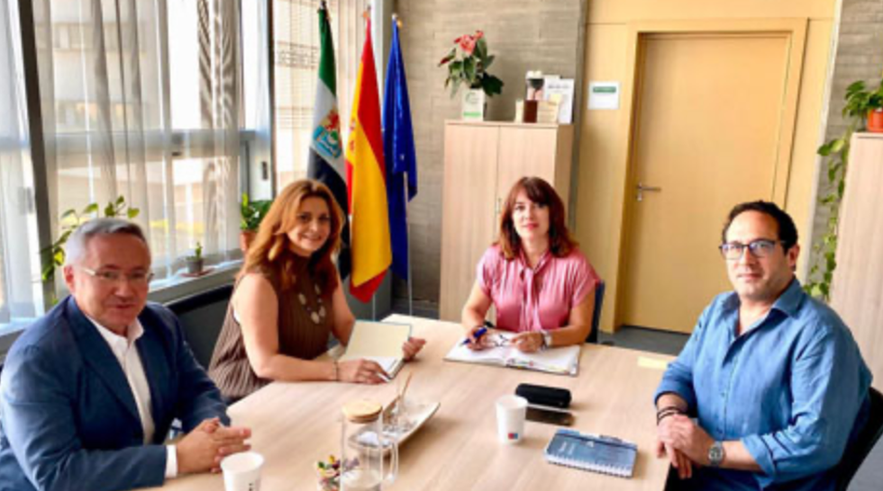 Valorian se reúne con la Directora General de Trabajo de la Junta de Extremadura