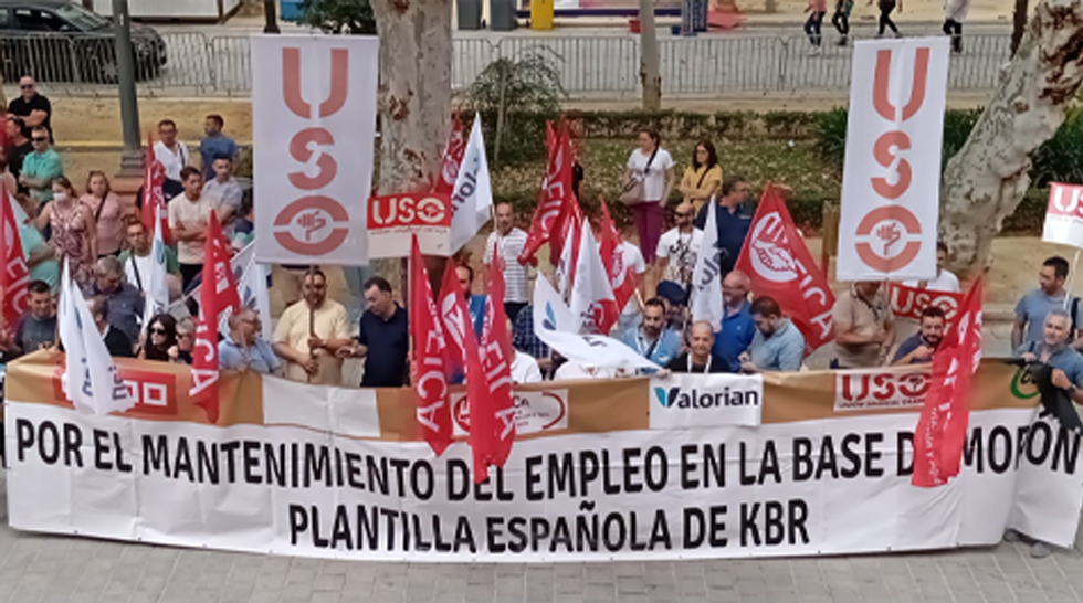 Valorian continúa con las concentraciones en defensa de los puestos de trabajo y en contra de los despidos en la empresa KBR Base Aérea de Morón