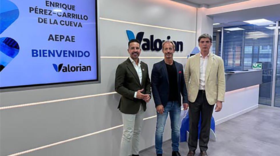 Valorian firma un acuerdo de colaboración con AEPAE para combatir el acoso escolar