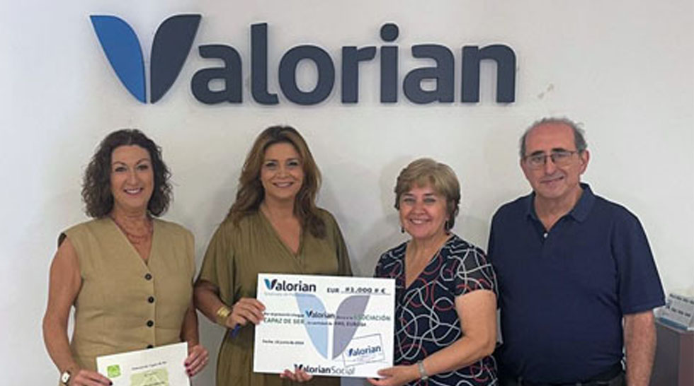 Acto de entrega del cheque solidario a la Asociación Capaz de Ser