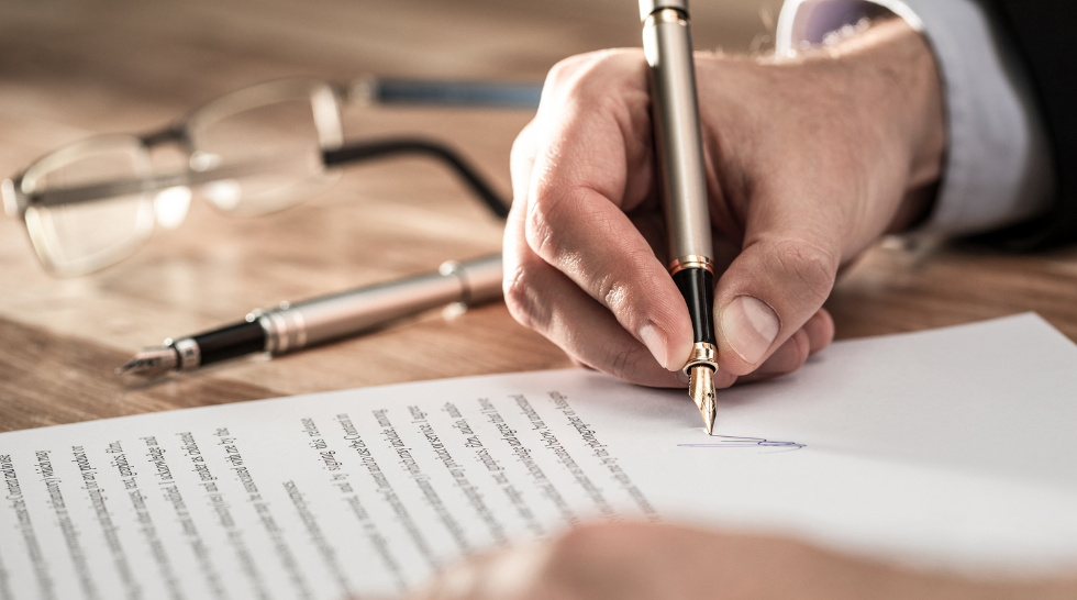 ¿Sabías que encadenar contratos temporales puede obligar a la empresa a hacerte indefinido?