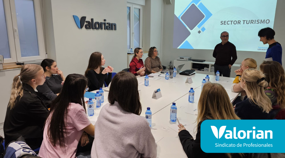 Charla formativa de los compañeros de turismo del Territorial Levante